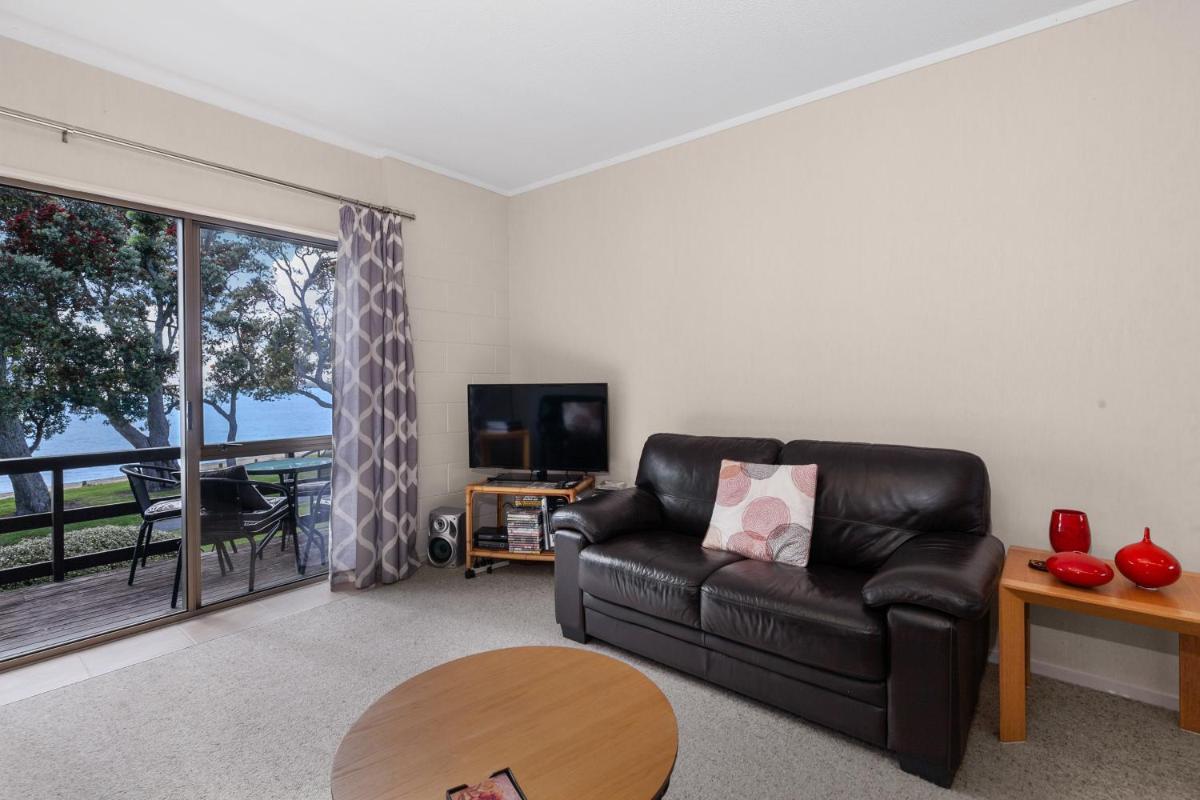Sunny Sea Views - Snells Beach Holiday Home - Housity