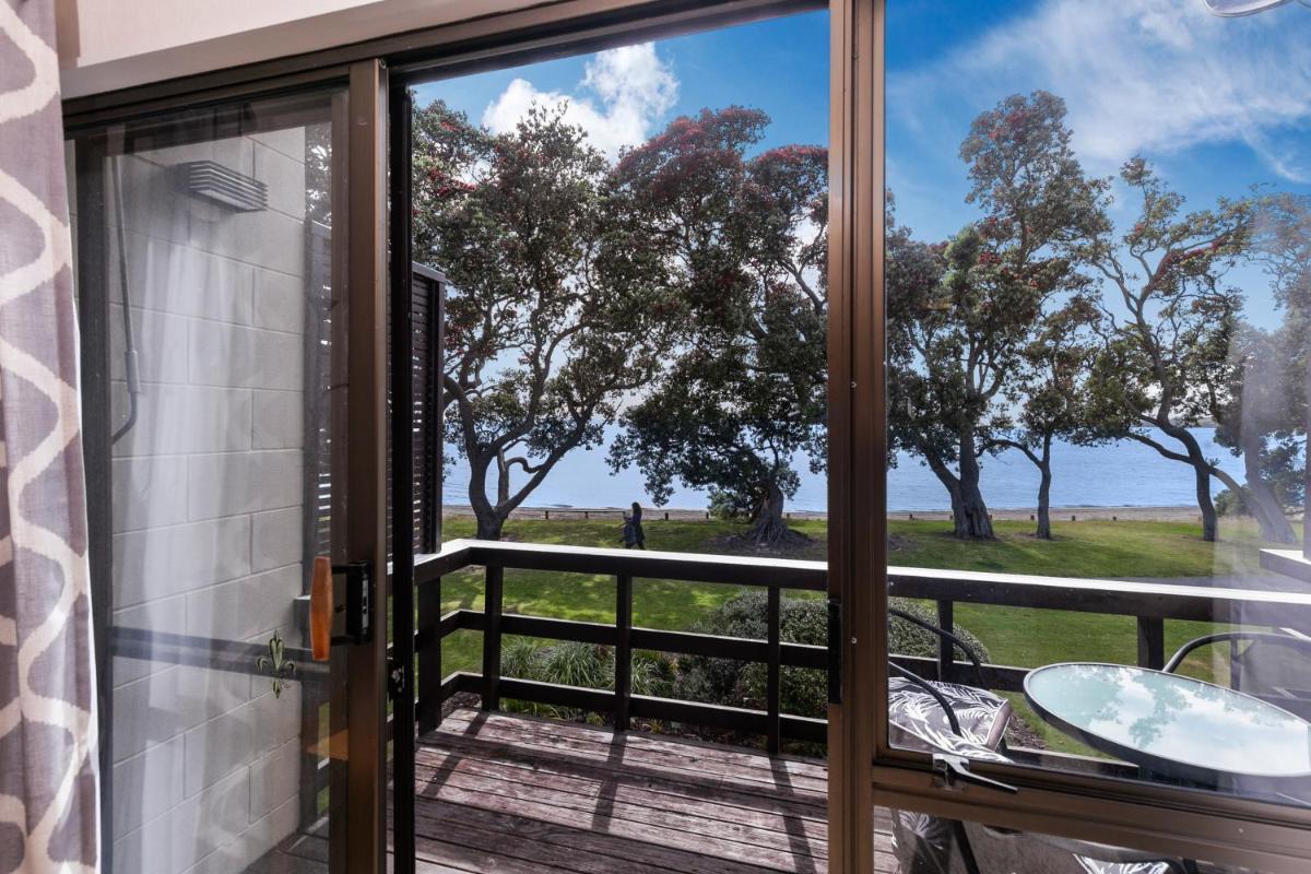 Sunny Sea Views - Snells Beach Holiday Home - Housity
