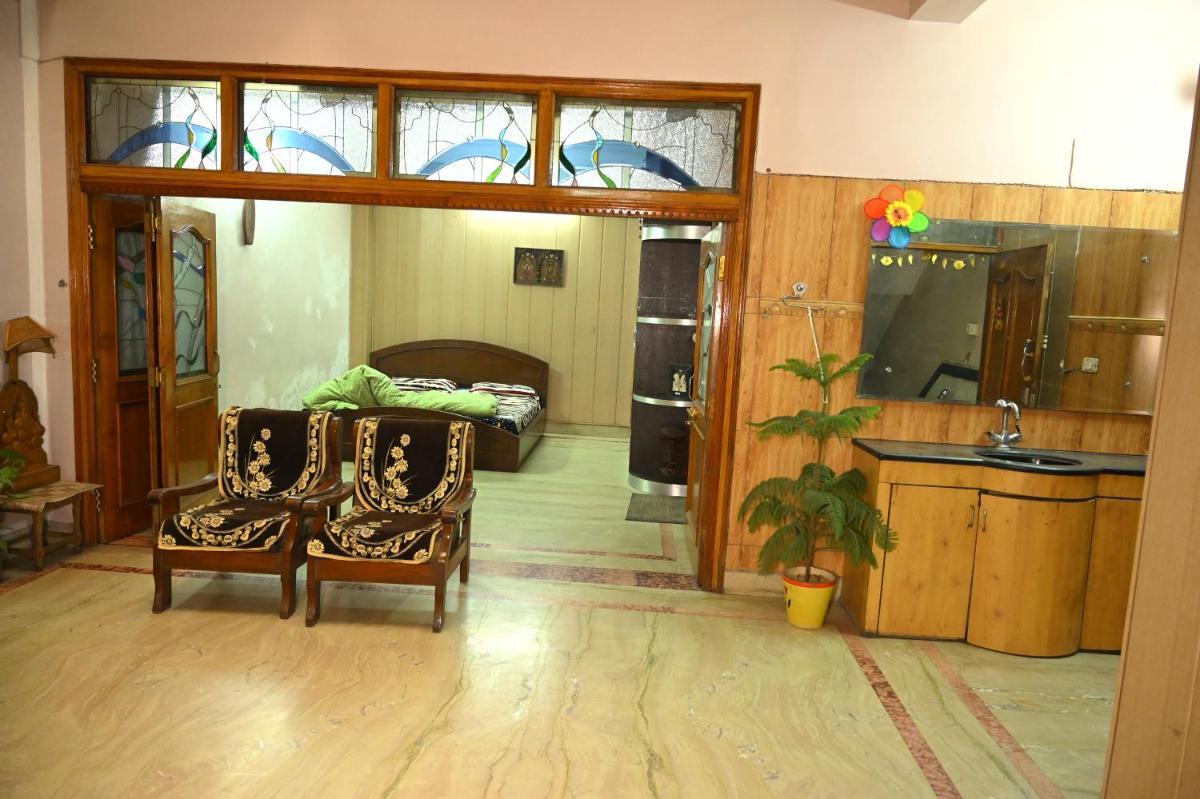 Shri Homestay - Housity