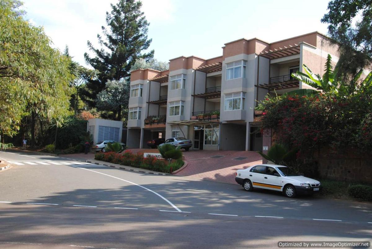 Suitetrails - Room in BB - This Double room is a great choice for your fabulous stay Kigali