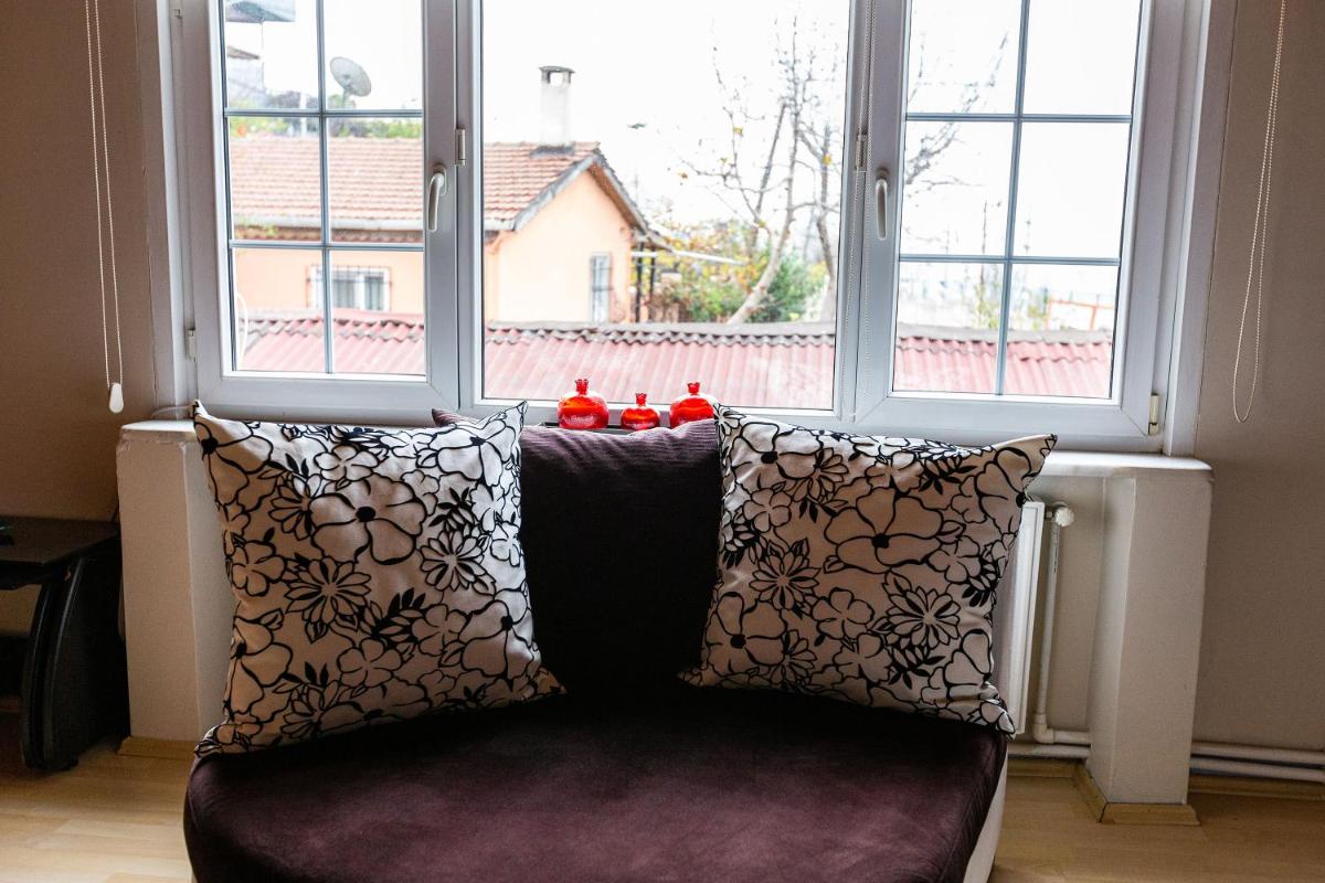 House with Sea View in Bakirkoy - Housity