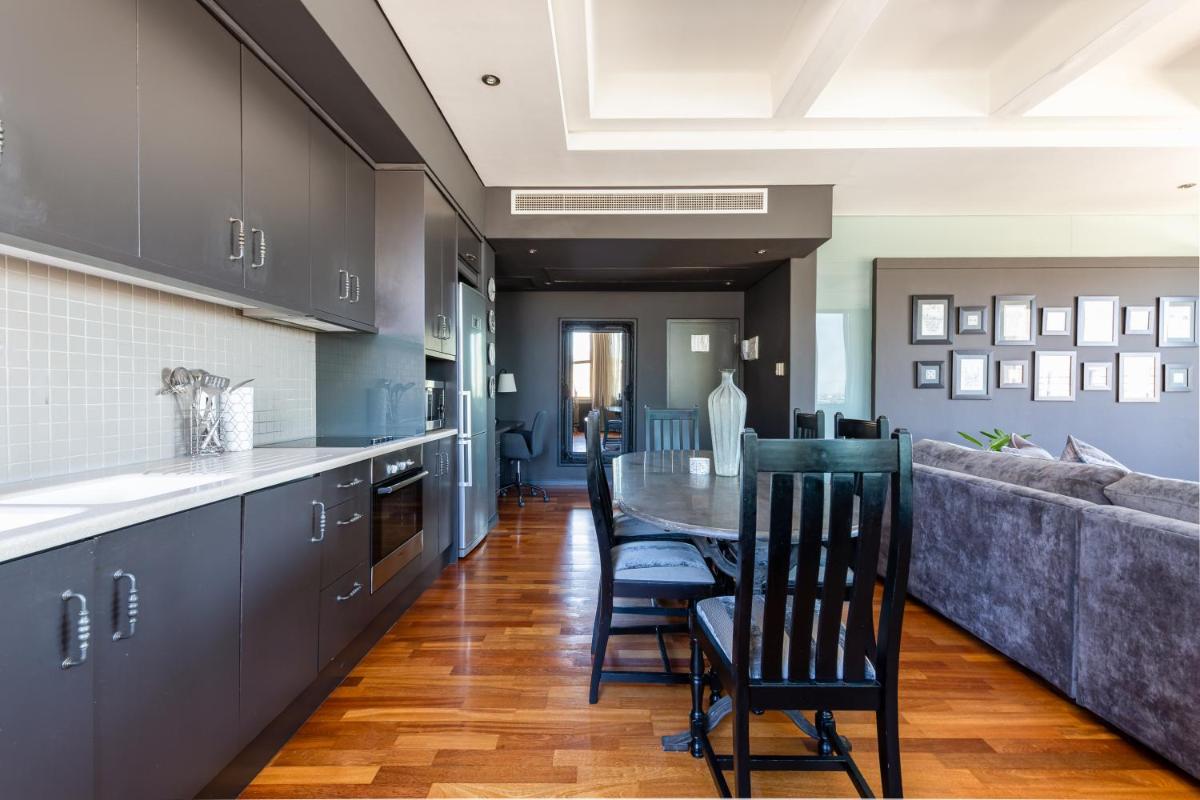 #1701 Cartwright - Dark Glamour - Housity