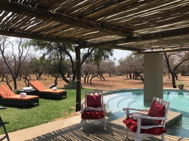 Kareefontein 9 Bedroom Lodge IKH1 - Housity