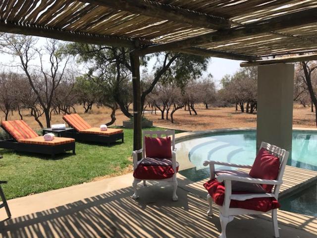 Kareefontein 9 Bedroom Lodge IKH1 - Housity