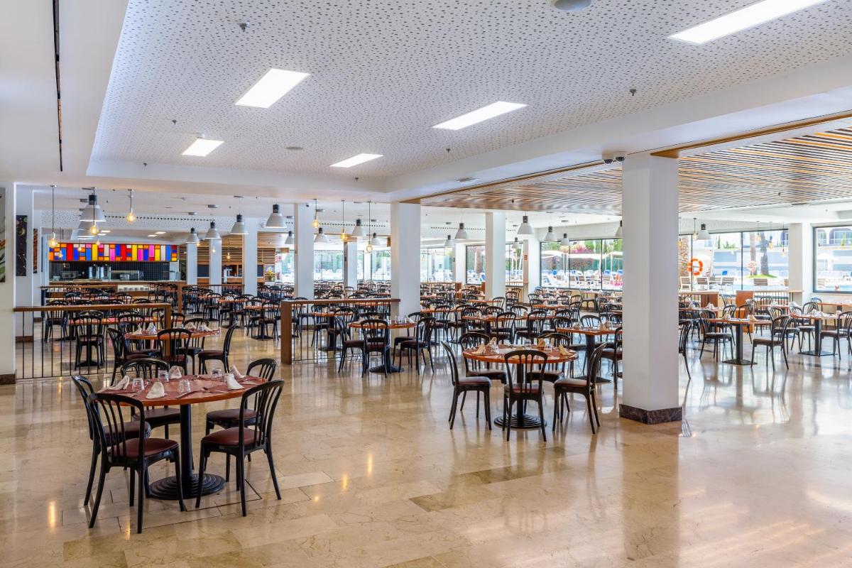 Un restaurante o sitio para comer en Hotel Samos