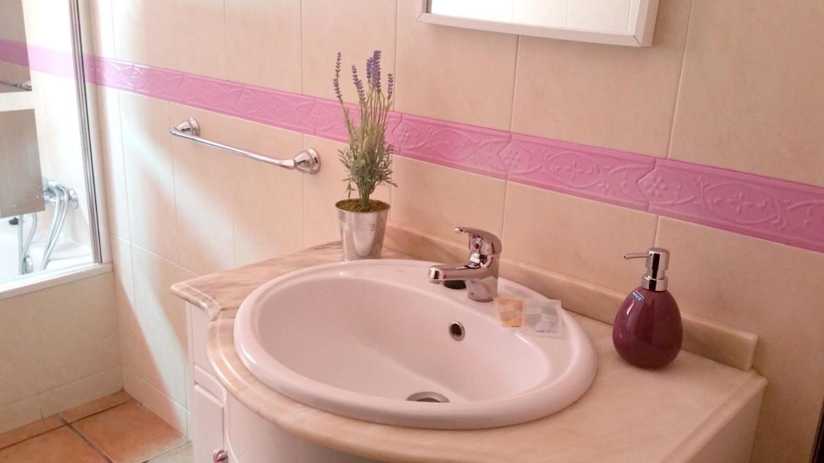 Suitetrails - 3 bedrooms house with private pool furnished garden and wifi at Brejos de Azeitao