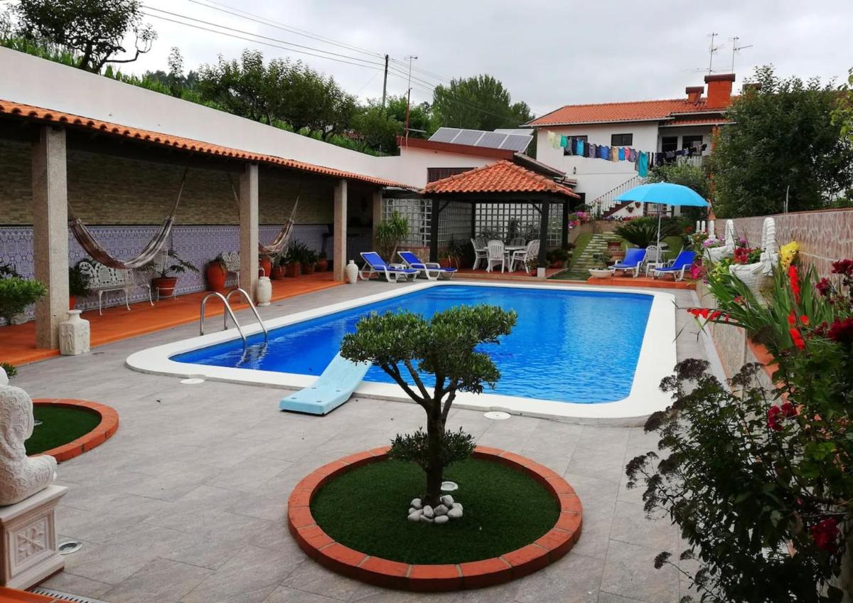 Spacious Villa with Private Pool in Oliveira de Azemeis - Housity