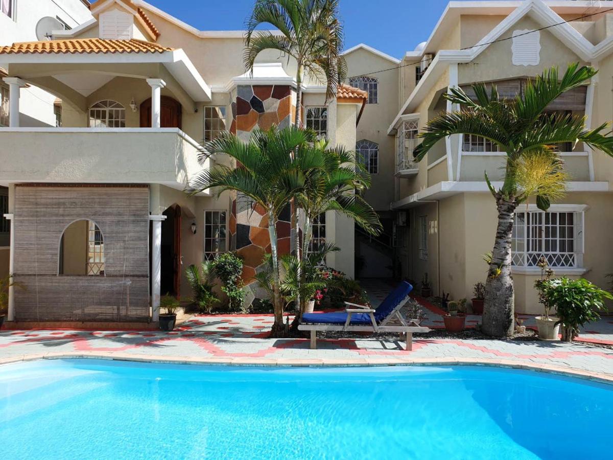 2 bedrooms appartement with shared pool enclosed garden and wifi at Trou aux Biches 1 km away from the beach - Housity