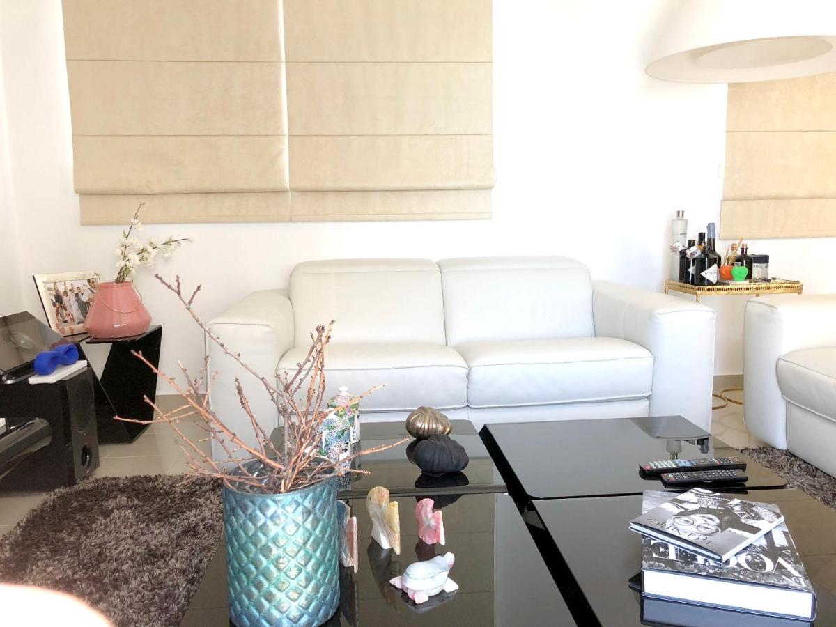 Elegant Villa in Peyia with Sea View and Private Pool - Housity