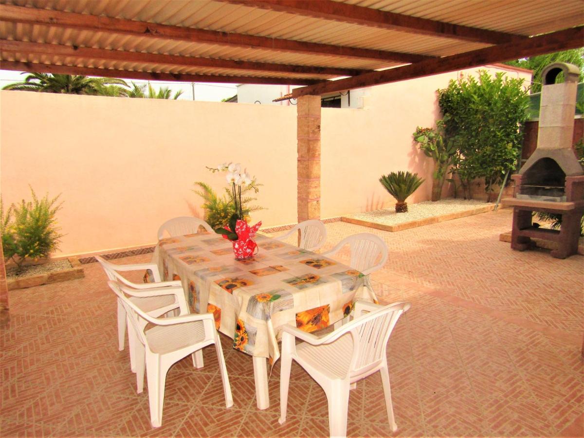 2 bedrooms house at Torre San Giovanni 700 m away from the beach with enclosed garden and wifi - Housity