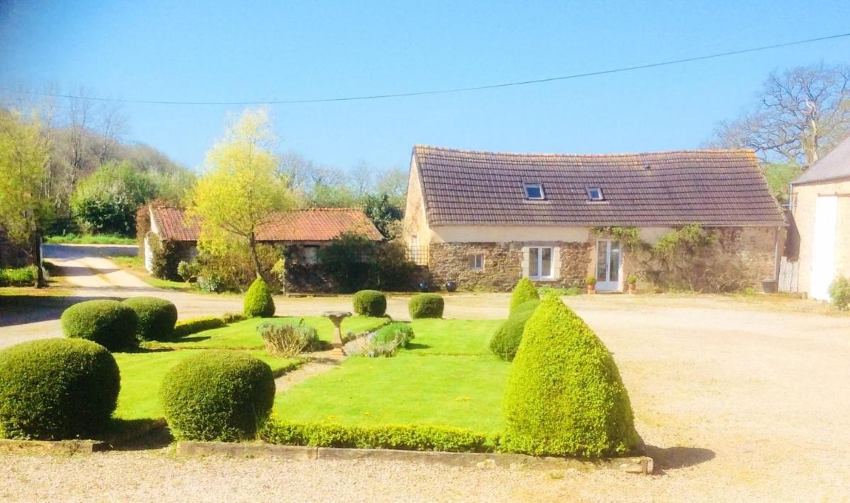 Maison cosy a Sainte Colombe avec cheminee et jardin - Housity