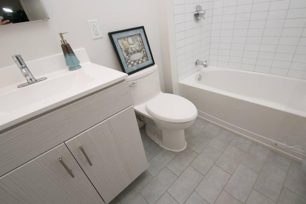 BRAND NEW 1BR 1BA BY RITTENHOUSE, DOORMAN W/D!!! - Housity