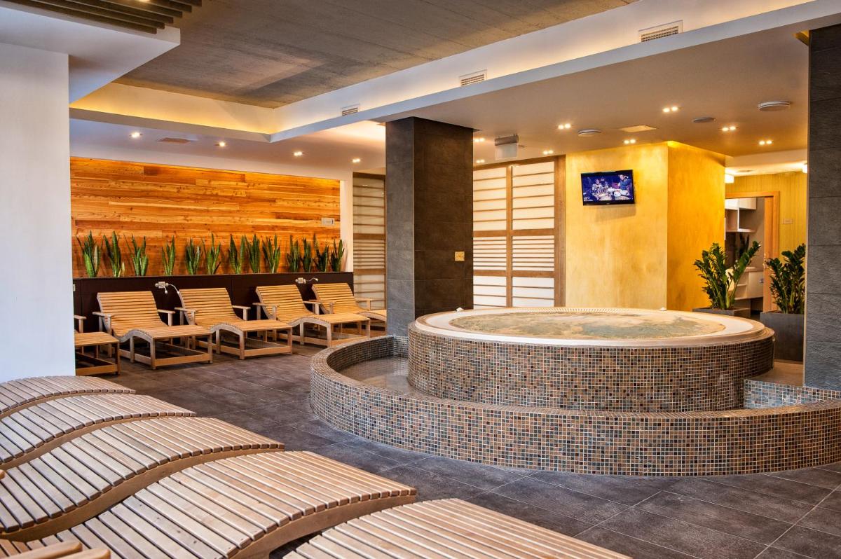 Bassiana Hotel es Etterem - Housity