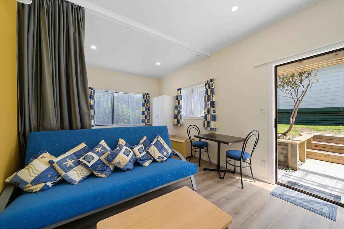 Searenity - Waikanae Beach Holiday Home - Housity