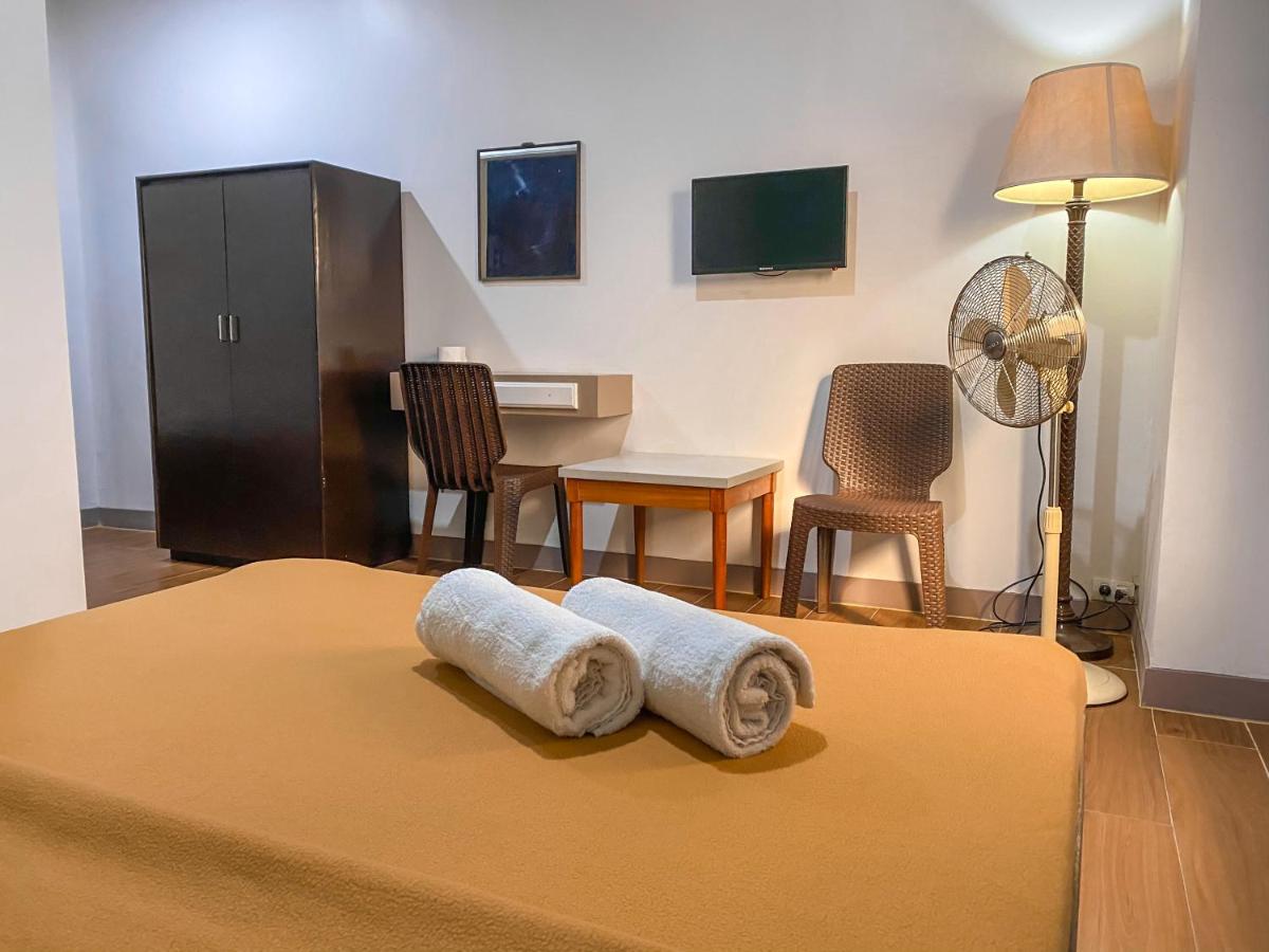 Metro Pines Inn - Housity