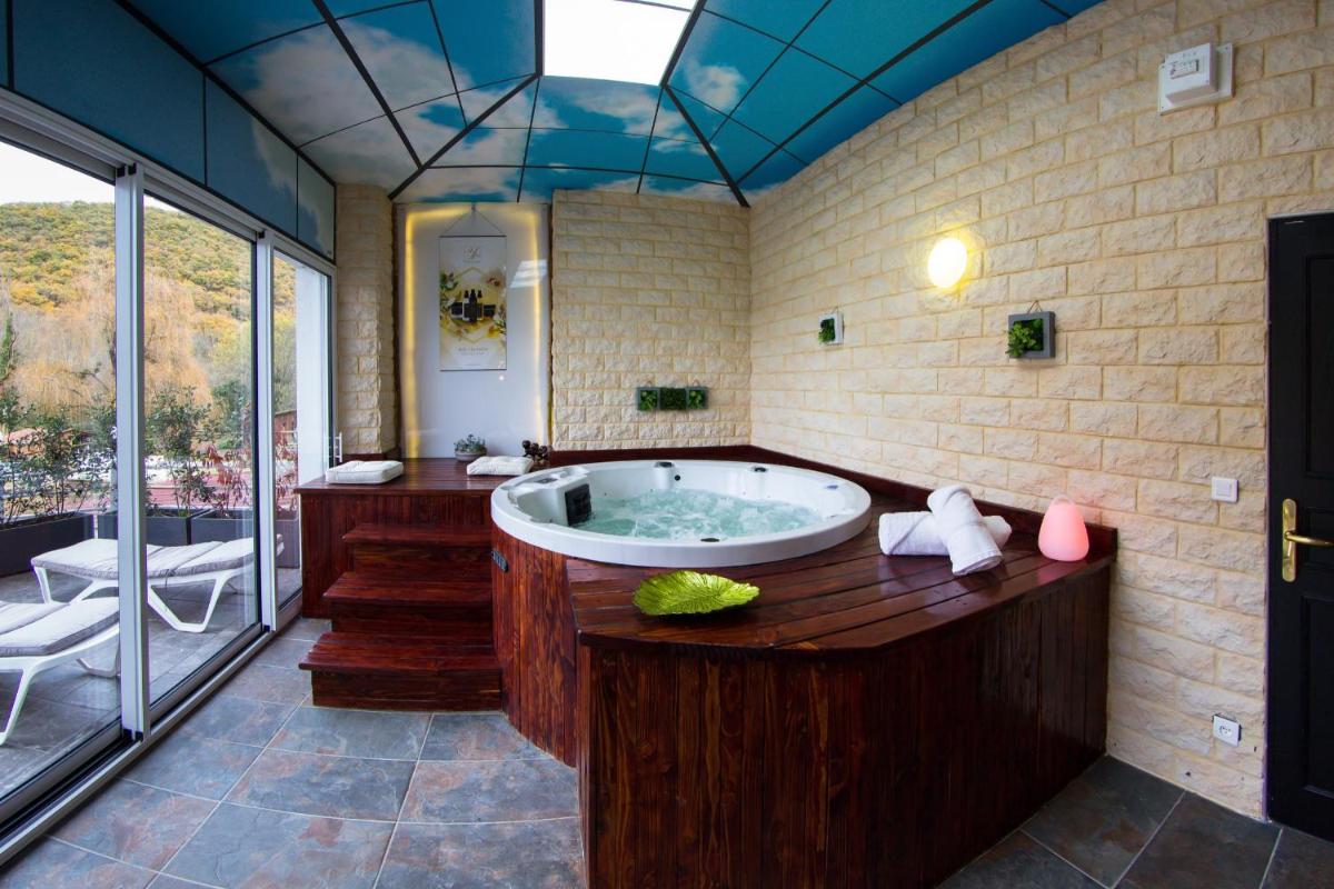 Photo de la galerie de l'établissement Hôtel du Barry Resort & Spa, à Sauveterre