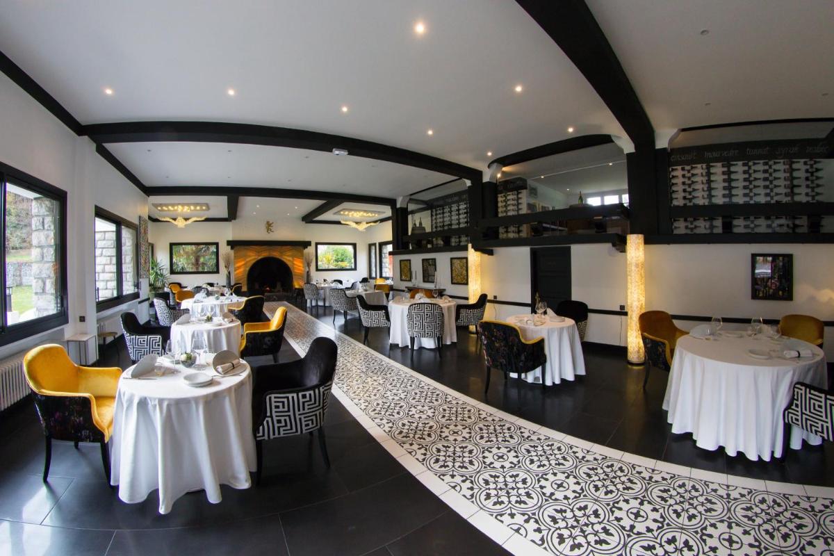 Restaurant ou autre lieu de restauration dans l'établissement Hôtel du Barry Resort & Spa