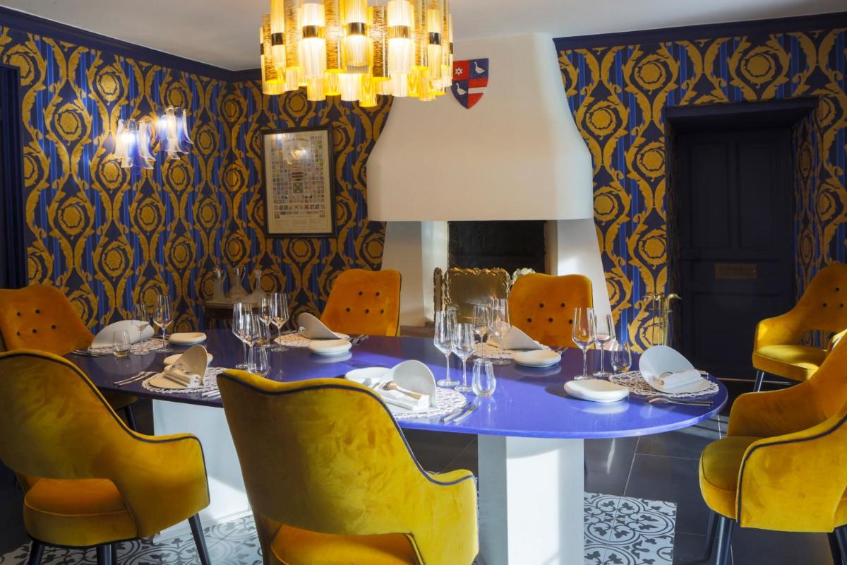 Coin salon dans l'établissement Hôtel du Barry Resort & Spa