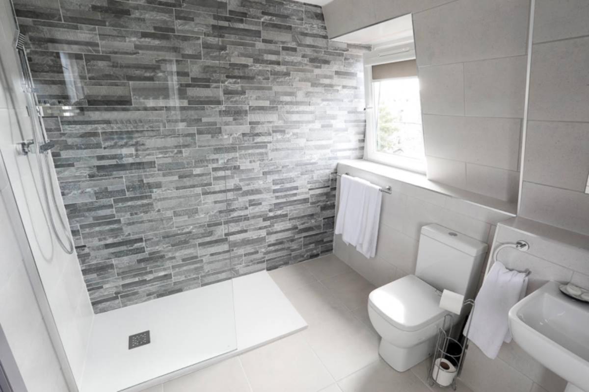Broadcroft Hotel - Housity