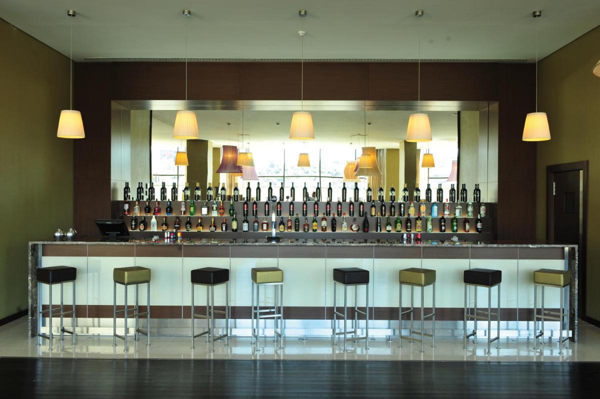 A área de bar ou lounge em Vila Gale Coimbra