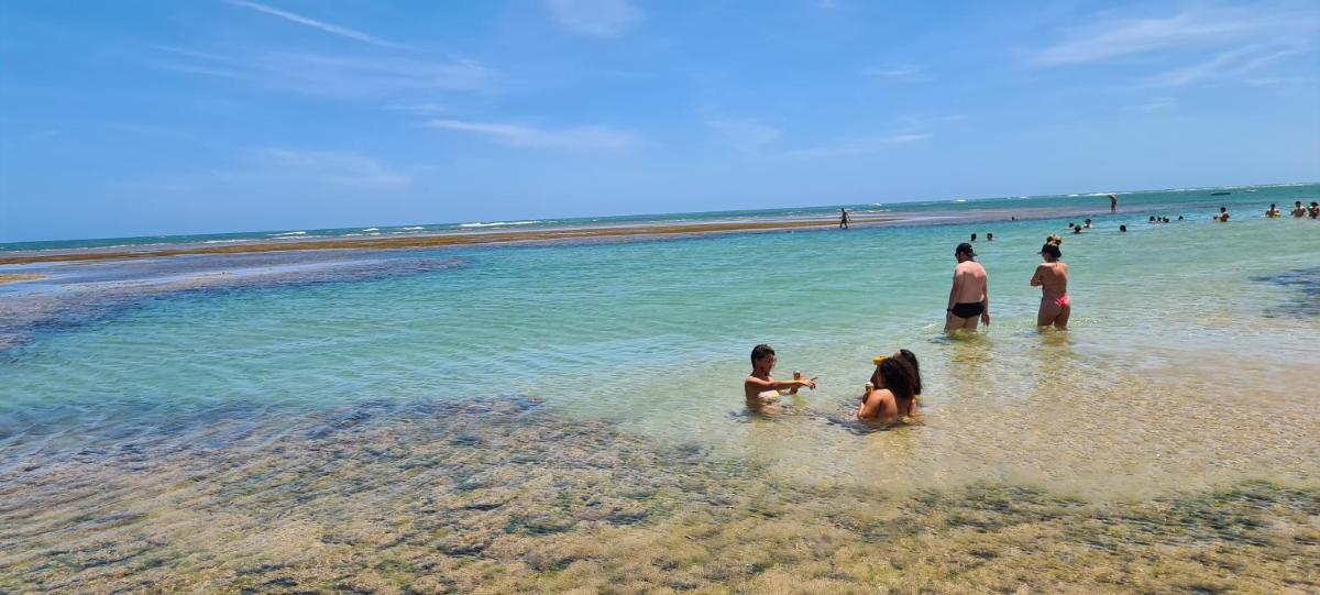 Condomínio PÉ NA AREIA no melhor de Guarajuba - Housity
