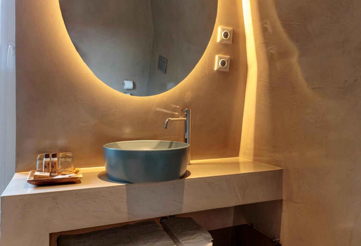 Uma casa de banho em Pena D'Água Boutique Hotel & Villas
