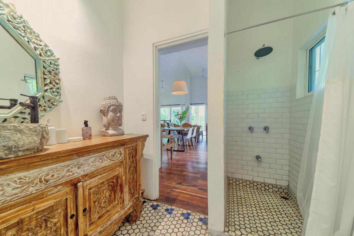 Pineapple house Manzanillo - Housity