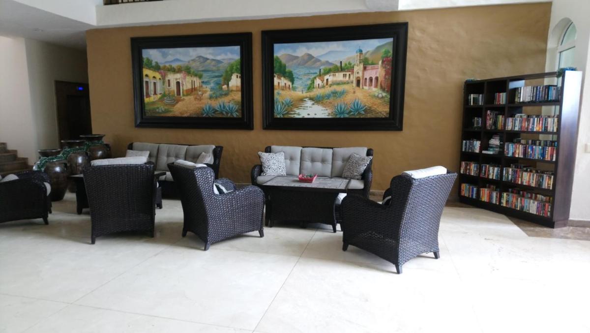 Suitetrails - Ocean Front Condo sleeps 4 - on the Ocean - Marina View- Tiara Sands Resort
