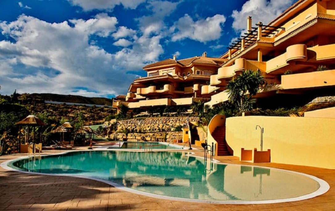 Aloha Hill Club 5 Star Golf Resort Near PPuerto Banus, Playground of the Rich and Famous - Housity
