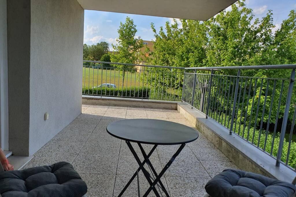 Appartement contemporain rénové à neuf avec cuisine équipé - Val de reuil - Housity