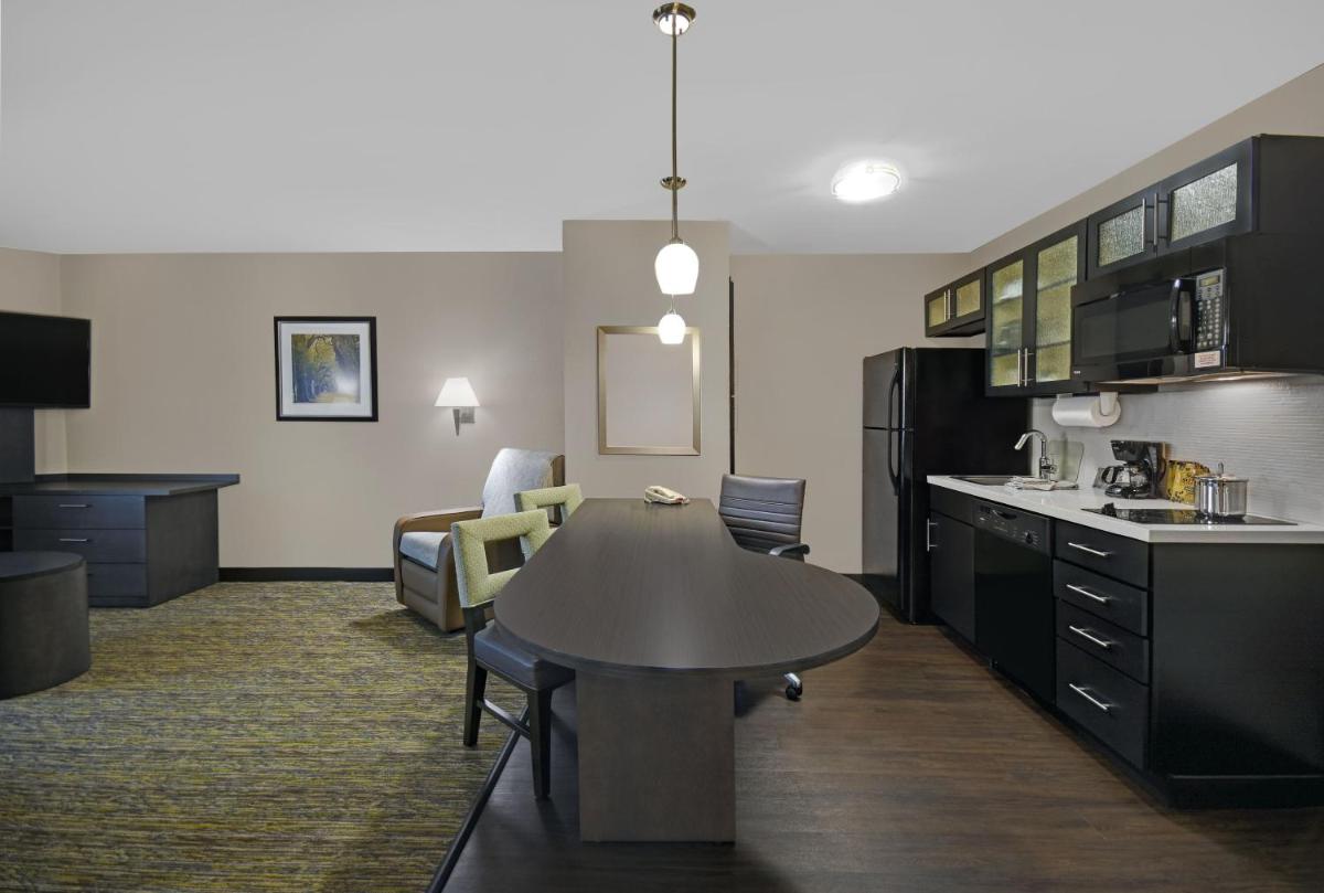 Candlewood Suites Sumter by IHG - Housity