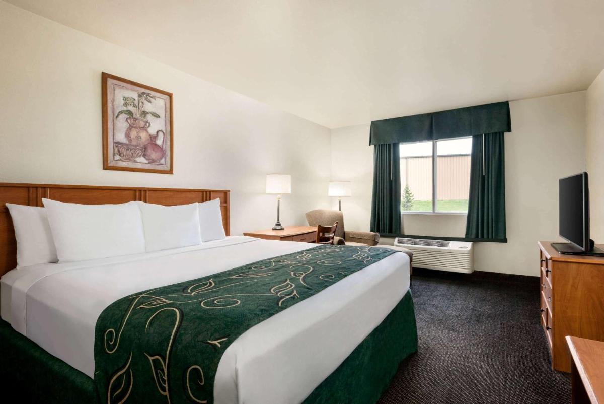 Travelodge by Wyndham Clinton Valley West Court - Housity