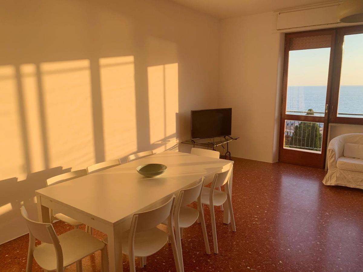 3 bedrooms apartement with sea view enclosed garden and wifi at Sperlonga 1 km away from the beach - Housity