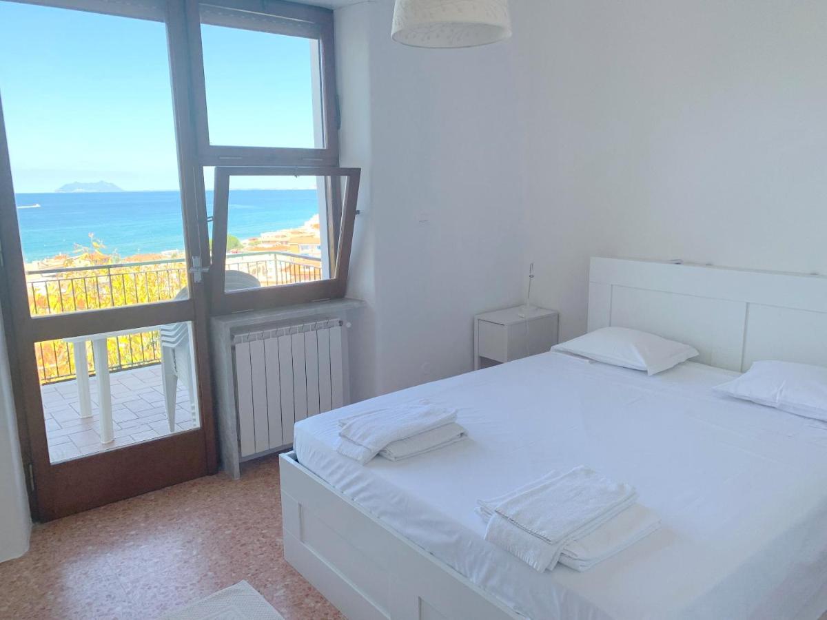 3 bedrooms apartement with sea view enclosed garden and wifi at Sperlonga 1 km away from the beach - Housity