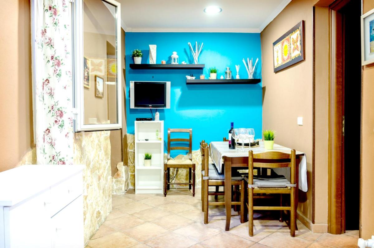2 bedrooms house with furnished terrace and wifi at Catania 1 km away from the beach - Housity