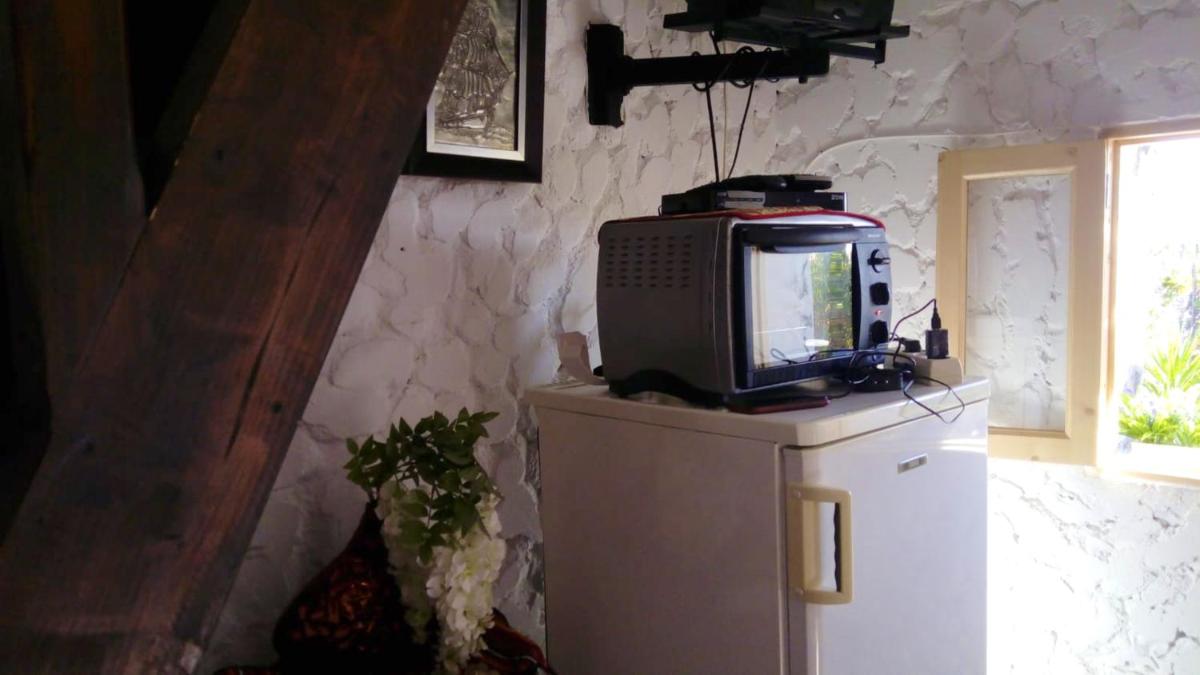 One bedroom house with furnished garden and wifi at Arco da Calheta 2 km away from the beach - Housity
