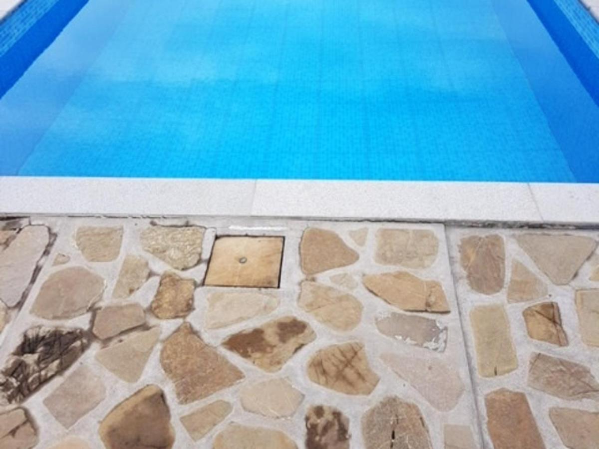 3 bedrooms villa with private pool and wifi at Skugric Gornji - Housity