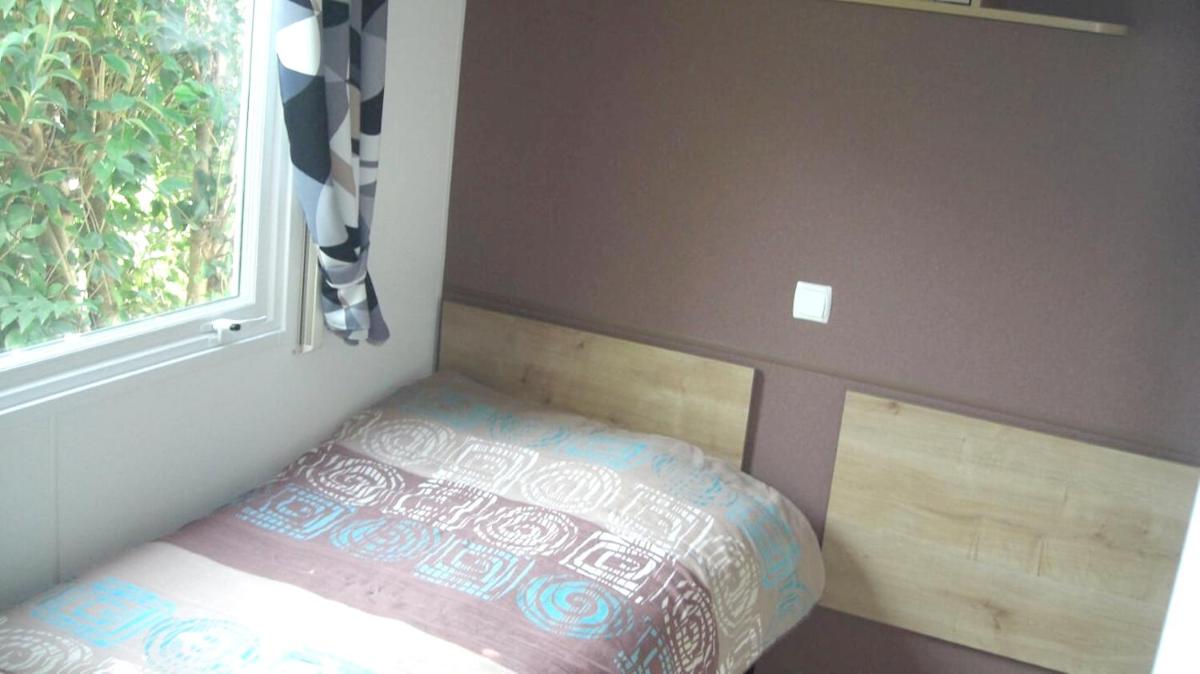 Bungalow Confortable à Fréjus avec Piscine Partagée - Housity
