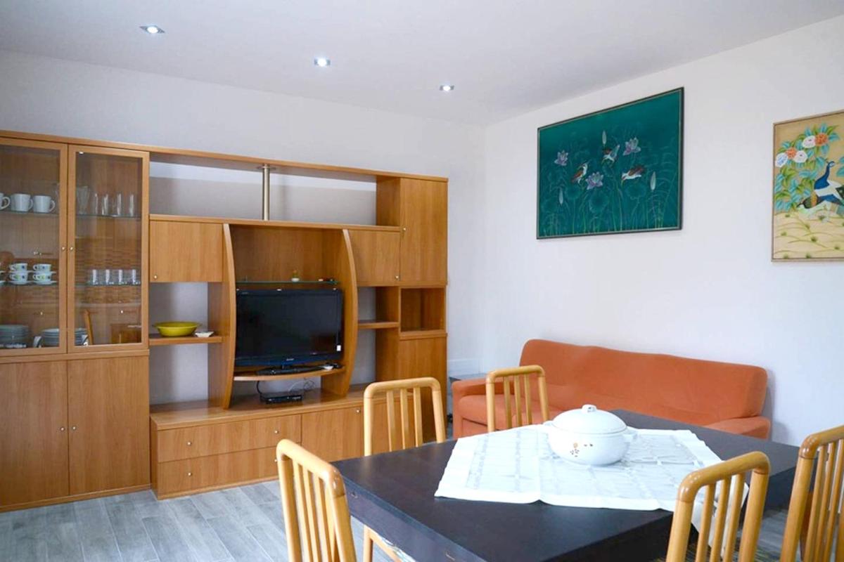 Comfortable house in La Pila with terrace and parking - Housity
