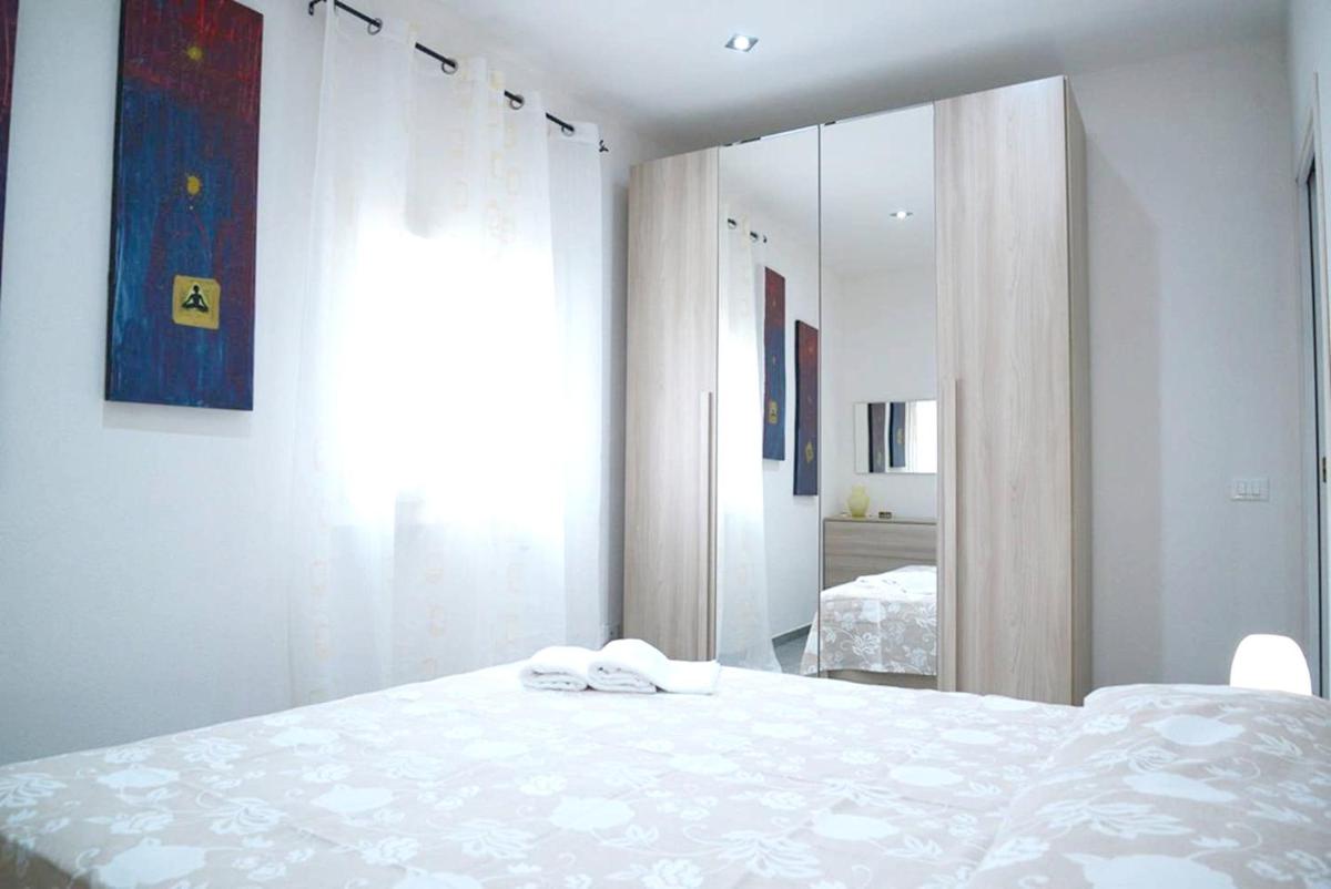 Comfortable house in La Pila with terrace and parking - Housity