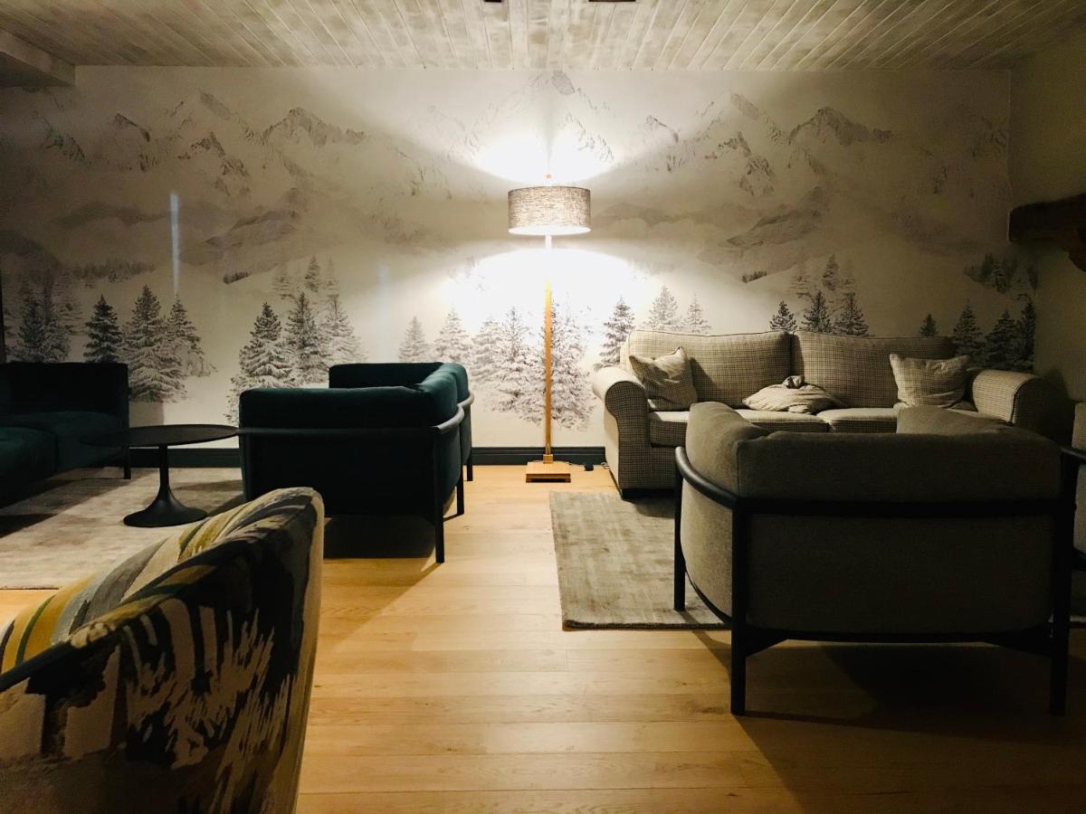 Coin salon dans l'établissement Grand Hôtel Courchevel 1850