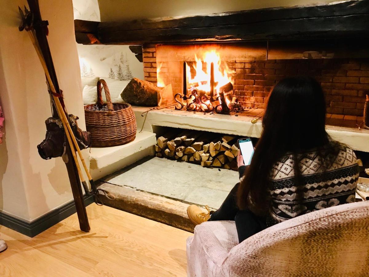 Coin salon dans l'établissement Grand Hôtel Courchevel 1850