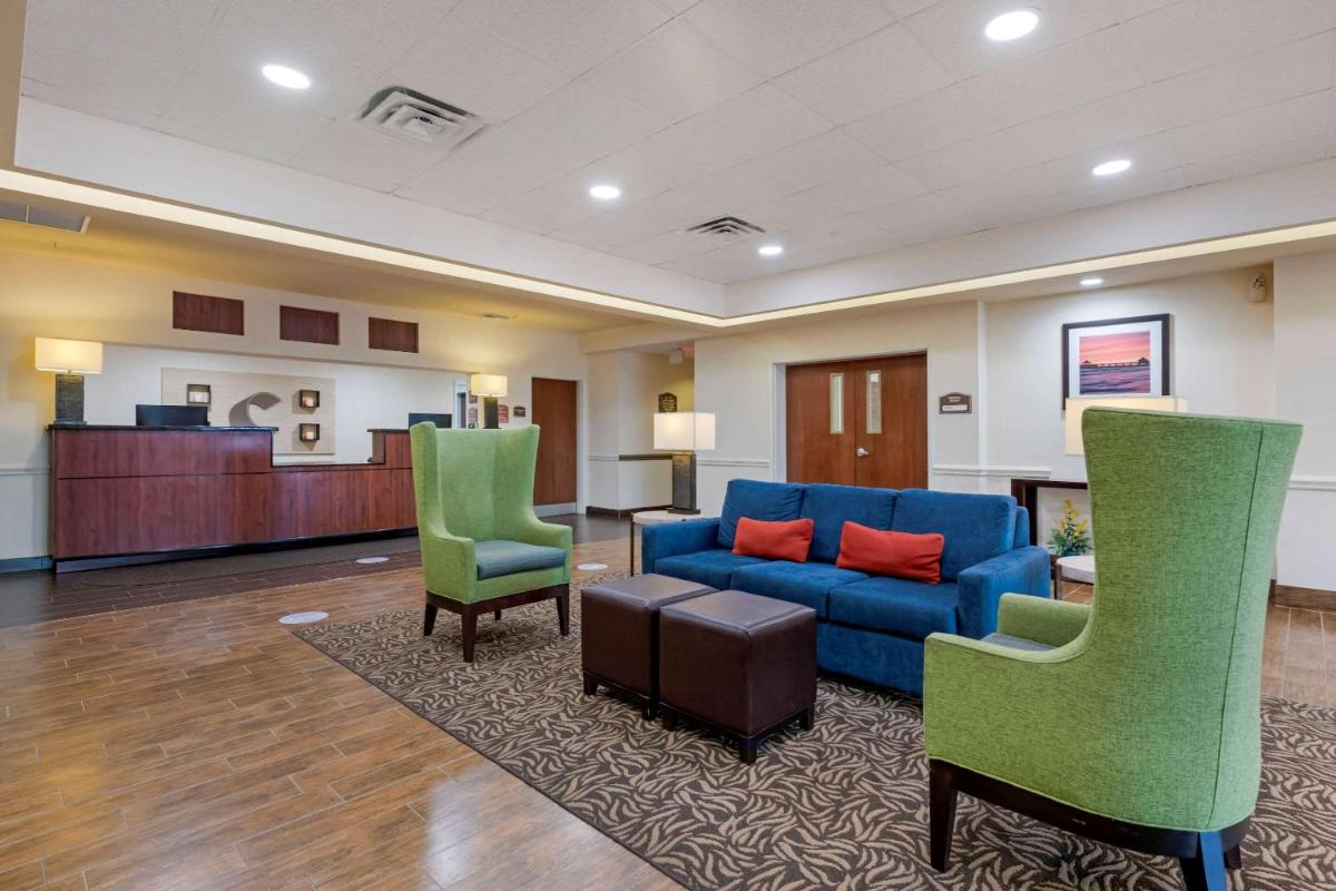 Comfort Inn & Suites Airport - Housity