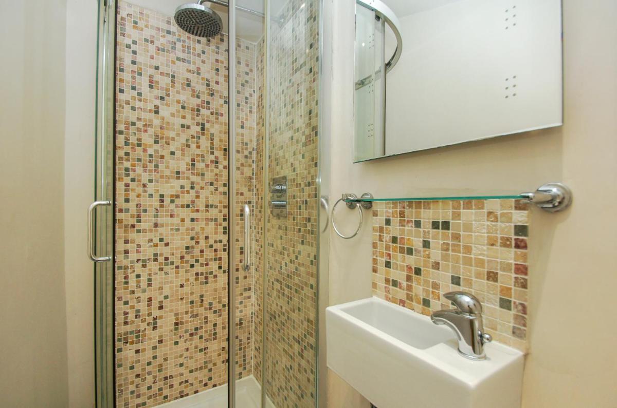 Cambridge Road Studio - by Brighton Holiday Lets - Housity