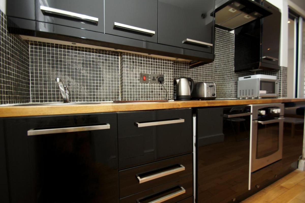 Cambridge Road Studio - by Brighton Holiday Lets - Housity