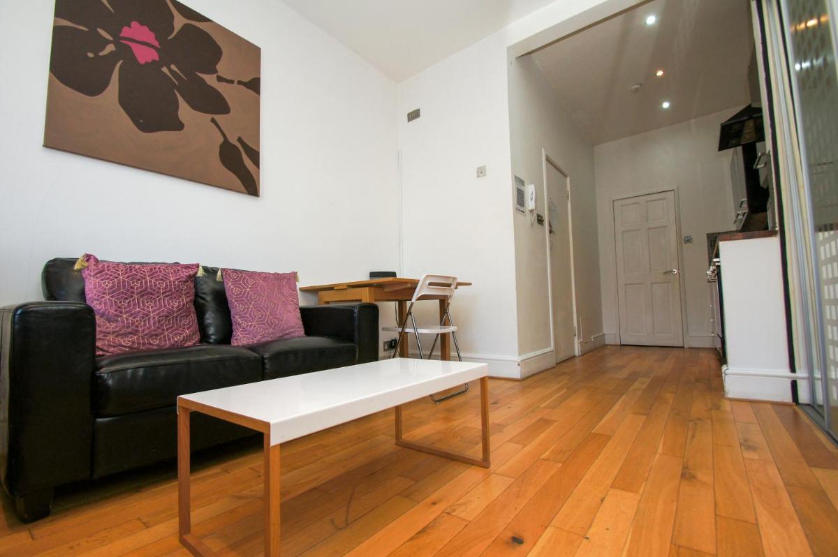 Cambridge Road Studio - by Brighton Holiday Lets - Housity
