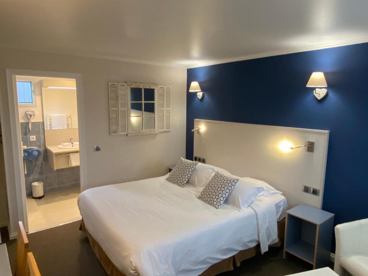Un ou plusieurs lits dans un hébergement de l'établissement Contact hôtel - Hôtel Les Bleuets & SPA