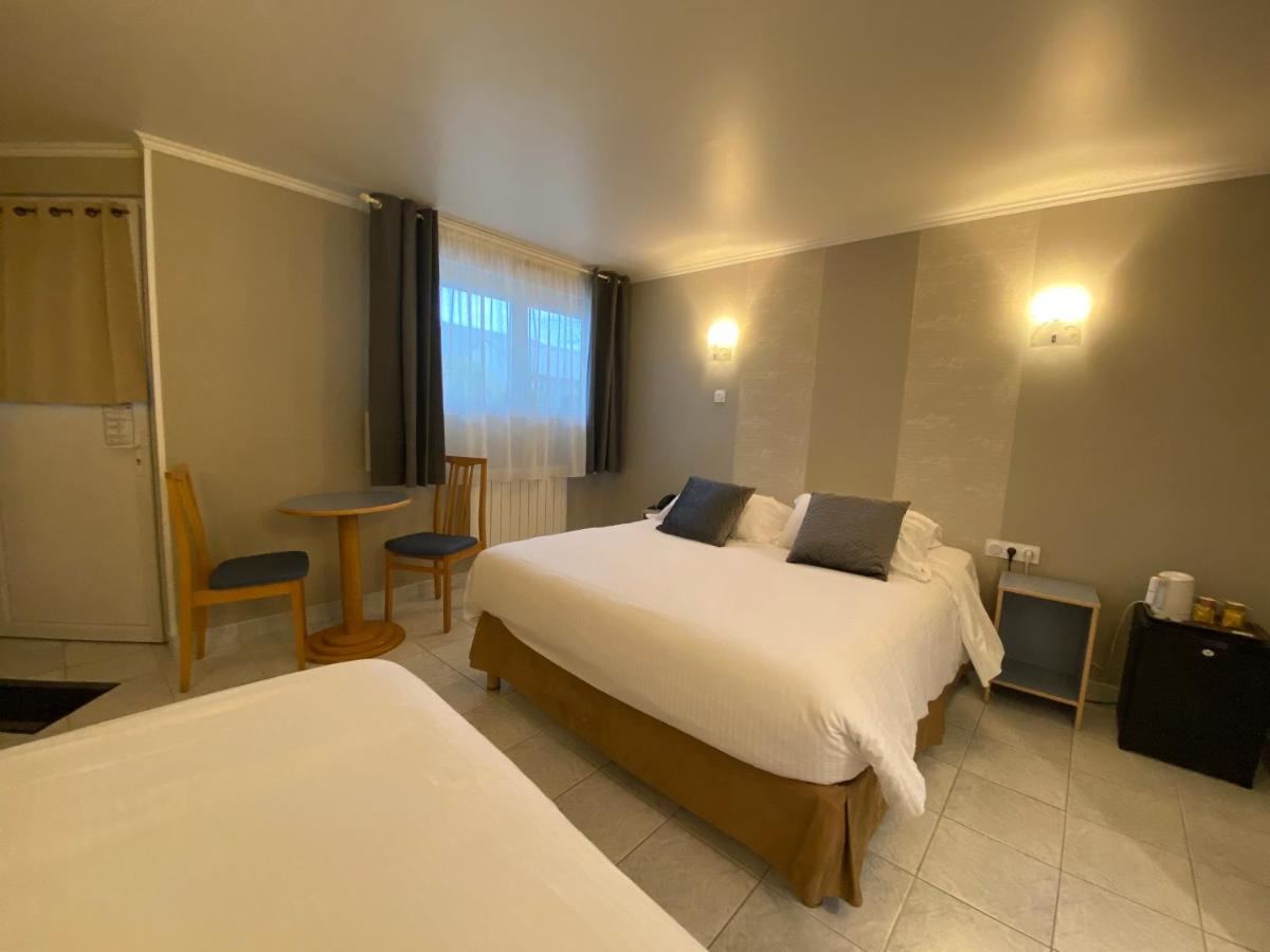Un ou plusieurs lits dans un hébergement de l'établissement Contact hôtel - Hôtel Les Bleuets & SPA