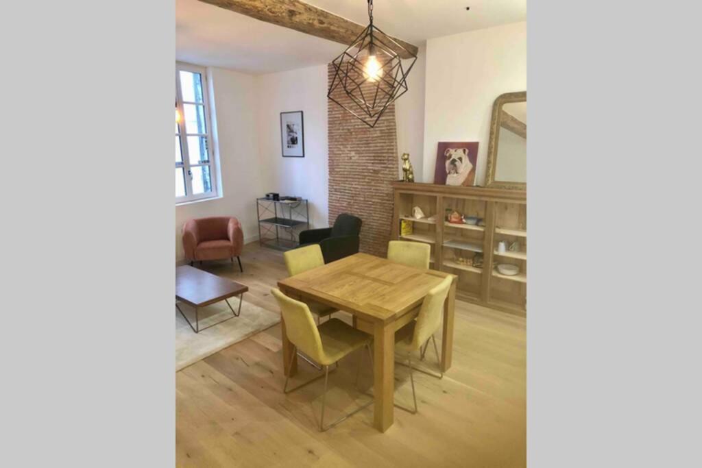 Grand T2 (60m2) Vieux port. - Housity