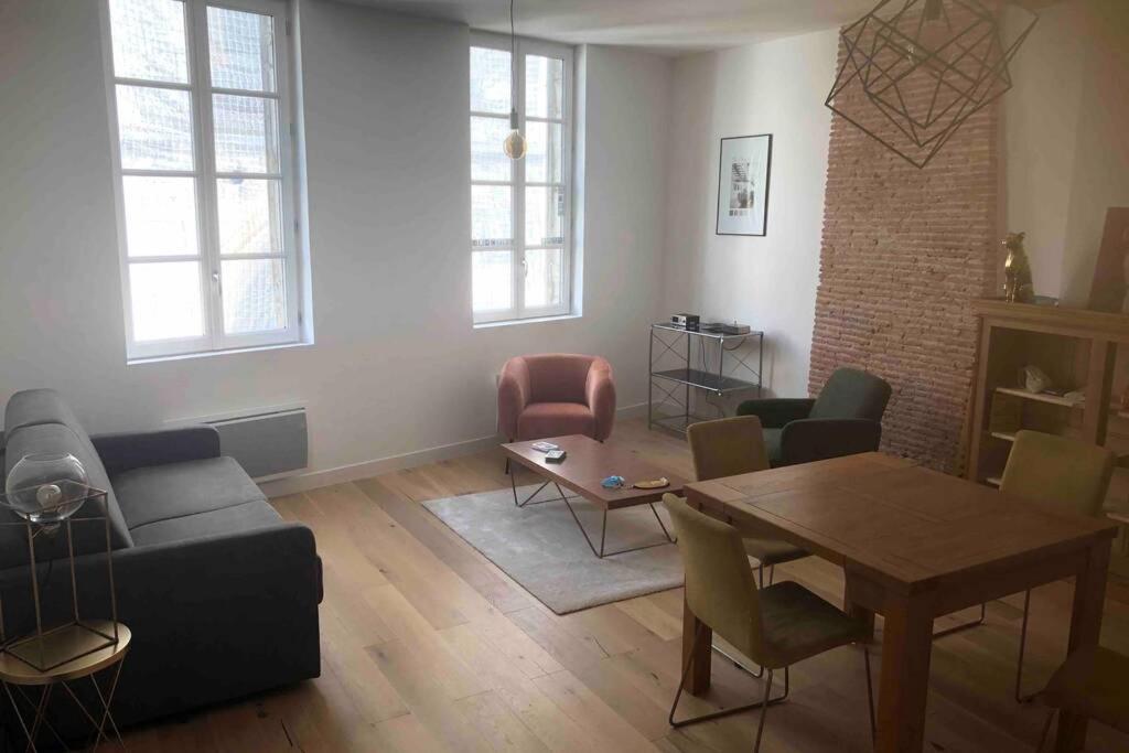 Grand T2 (60m2) Vieux port. - Housity